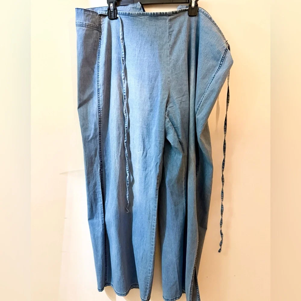 Like New Lane Bryant Bell Bottom Denim Jeans Size 24